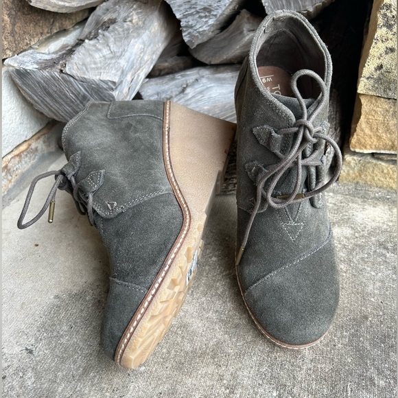 Toms olive green lace up suede ankle women’s boots NWOB Sz-9. F - Picture 2 of 12